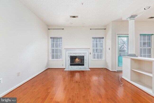 Foto del edificio - 1705 Lake Shore Crest Dr