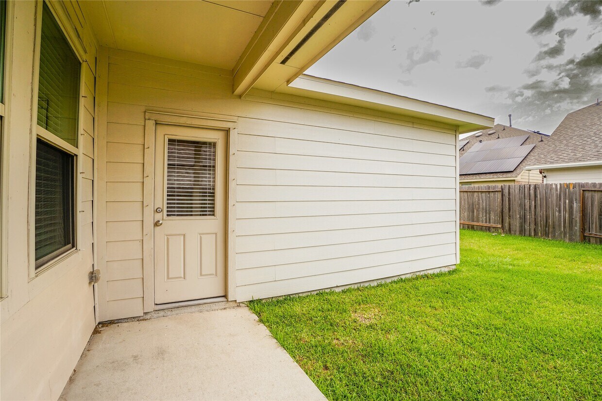 Building Photo - 8414 Quiet Bay Dr