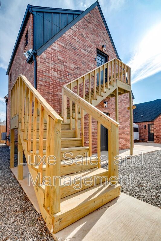 Foto del edificio - 911 NE 16th St