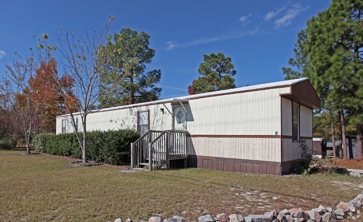 S&S Johnsons Mobile Home Park Apartments in Lexington, SC