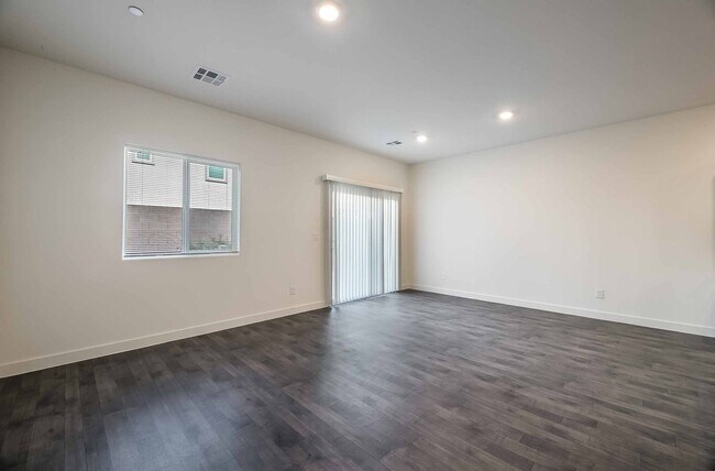 Foto del edificio - Brand new DR Horton Townhome with 3 bedroom,2 bathrooms and 1 car garage located at Trails at Wil...