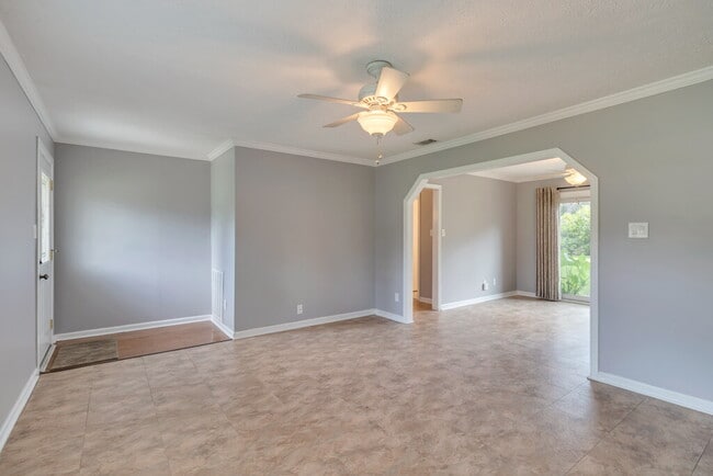 Building Photo - 319 Tanglewood Rd