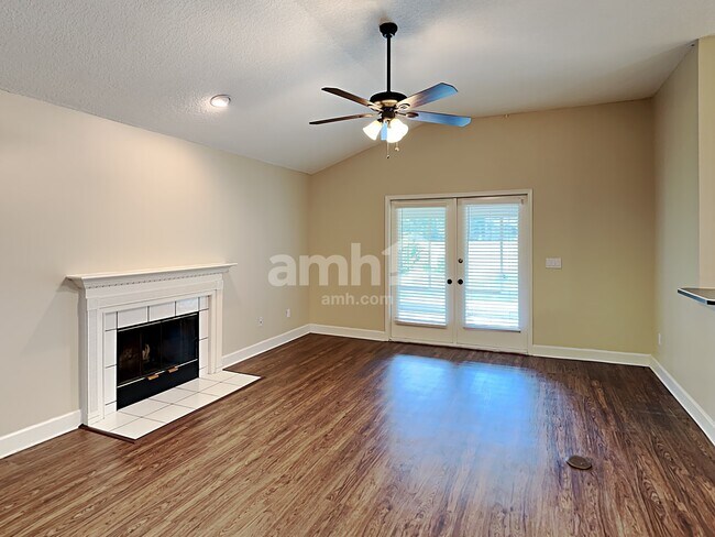 Building Photo - 805 Putters Green Way N