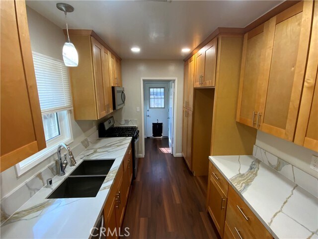 Foto del edificio - 745 W E St