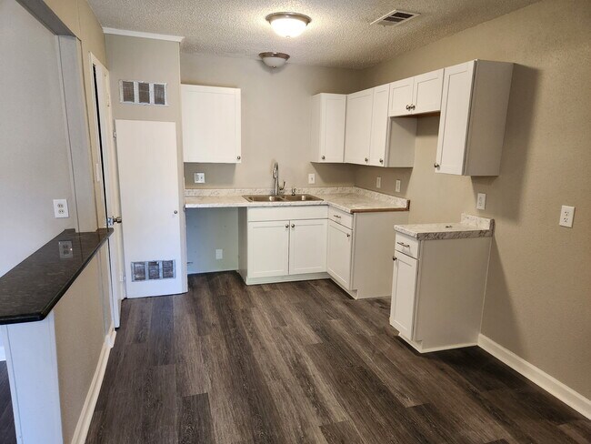 Building Photo - 7120 Redwood Dr