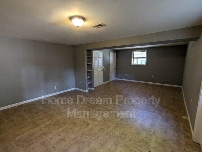 Building Photo - 11605 Rutherford Dr