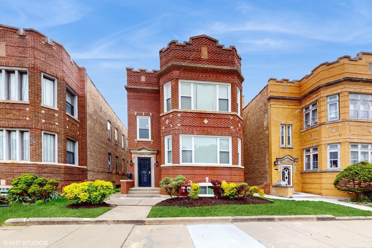 Primary Photo - 8226 S May St