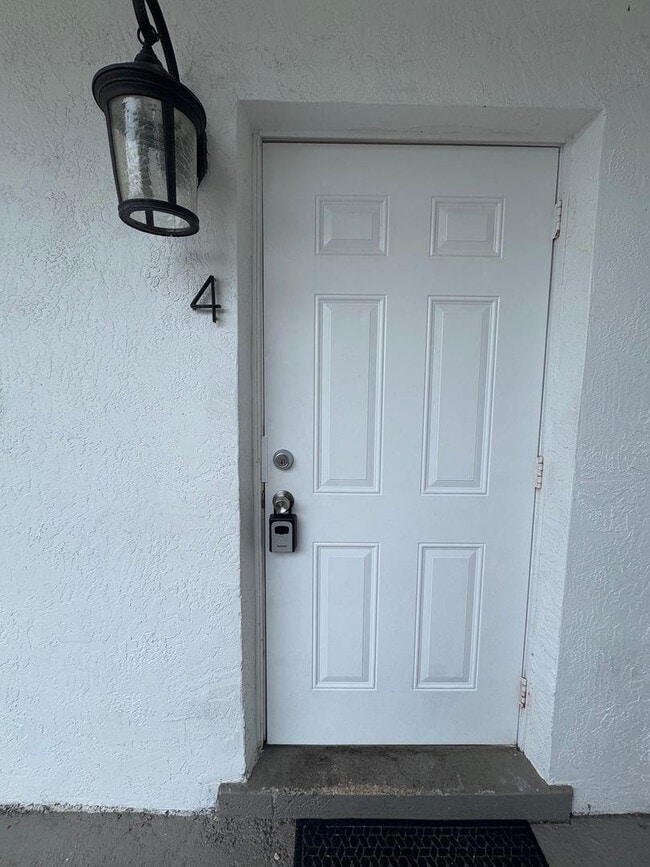 Building Photo - 701 SW 14th Ave