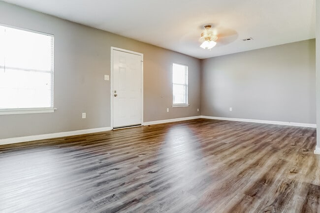 Building Photo - 106 Brookhaven Dr