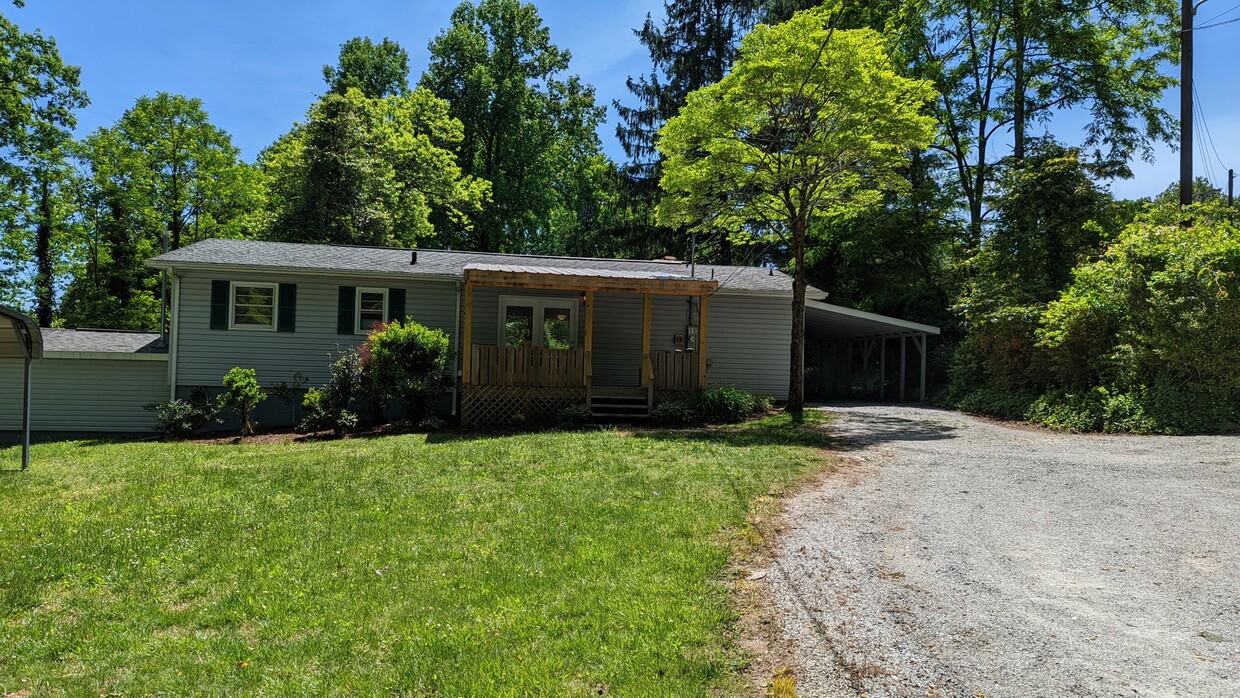 Primary Photo - Private 3/1 House With Large Covered Porch...