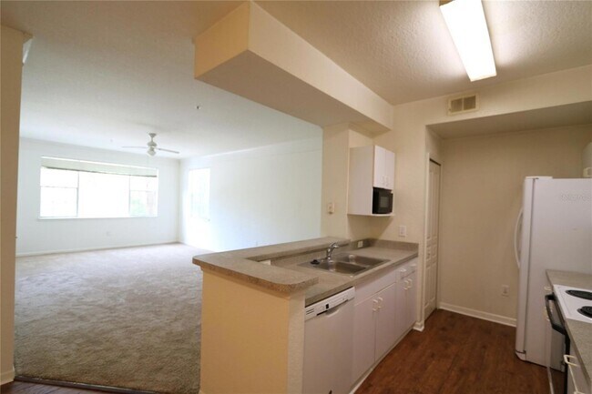 Building Photo - 17104 Carrington Park Drive Unit 517