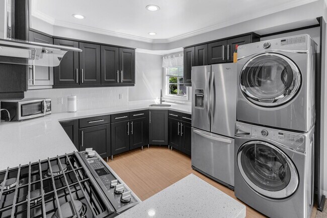 Building Photo - 4501 Finley Ave