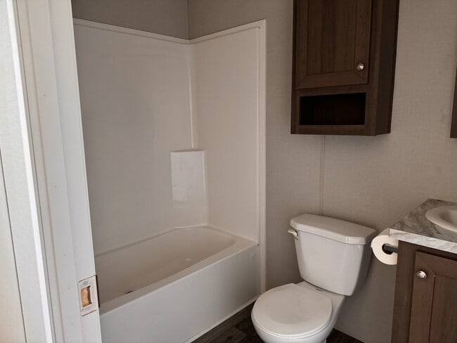 Foto del edificio - 5201 Chantelle Dr