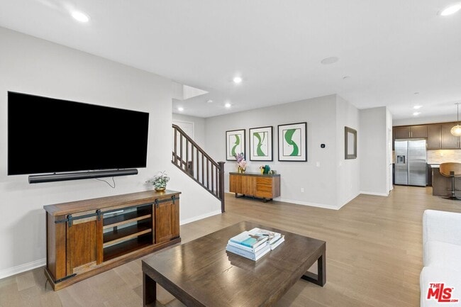 Building Photo - 1203 Beach Ln