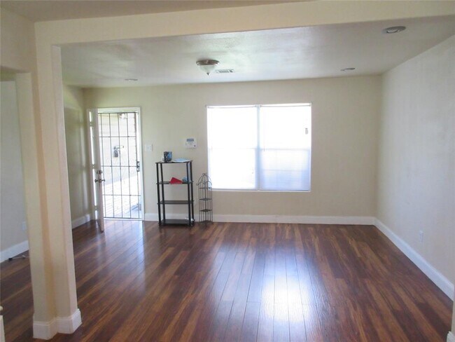 Building Photo - 10601 Murr Way