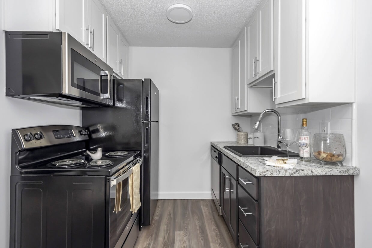 Primary Photo - Tall Timber Apartments