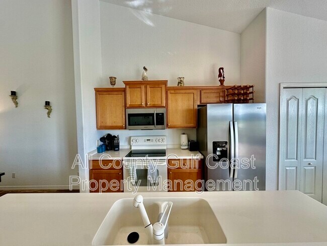 Building Photo - 803 Fairwaycove Ln