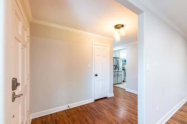 Building Photo - Knoxville 37909 - 3 bedroom 2 bath - call ...