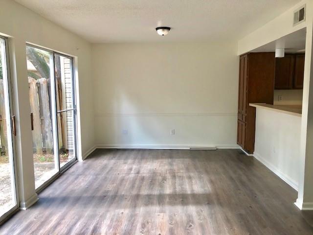 Foto del edificio - 6701 Dickens Ferry Rd