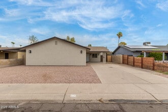 Building Photo - 1628 E Del Rio Dr