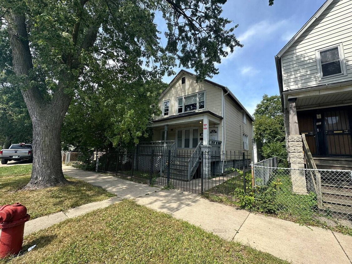 Photo - 58 E 100th St (Chicago, IL)