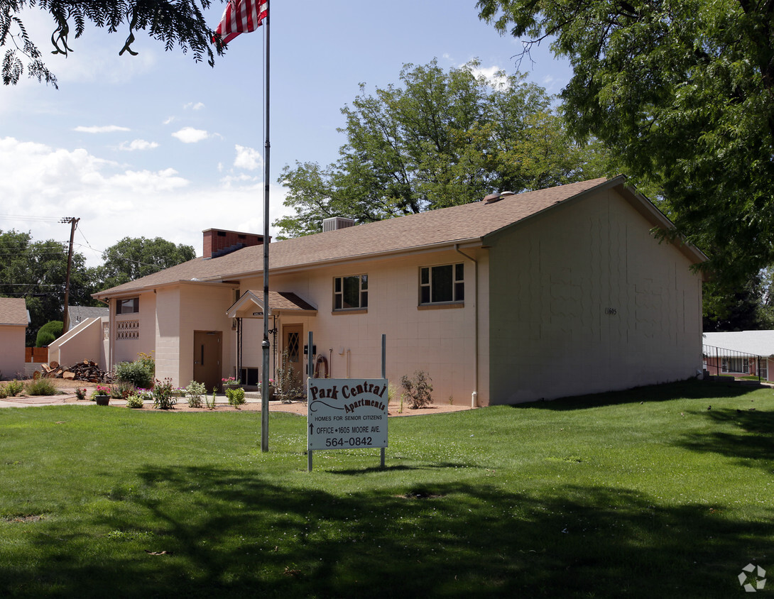 Primary Photo - Park Central Apartments