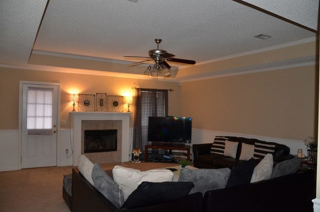 Foto del edificio - 305 Camden Ct
