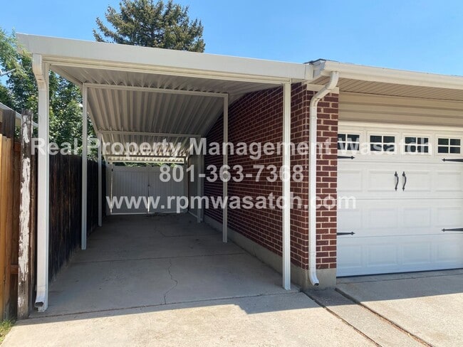 Building Photo - Come see this amazing 5 bedroom, 2 bath home