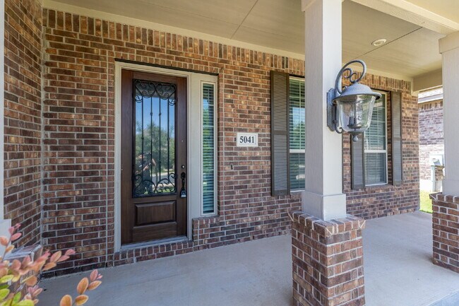 Building Photo - 5041 Country Nest