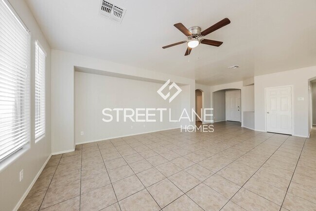 Building Photo - Charming 4 Bedroom in Phoenix! Swimming Pool!