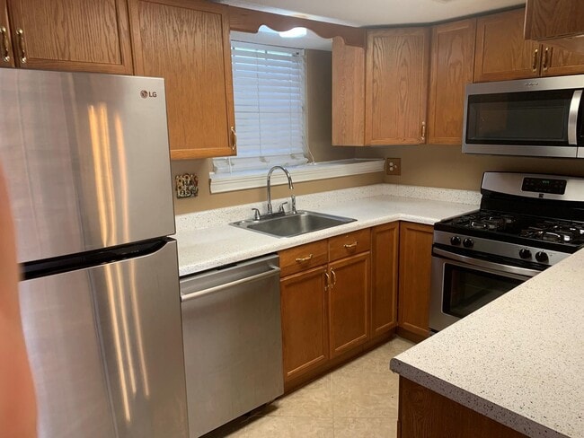 Building Photo - 1919 Country Village Blvd