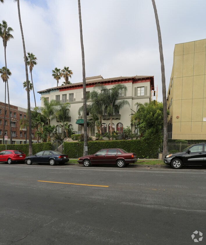 Foto del edificio - 353-357 S Kenmore Ave