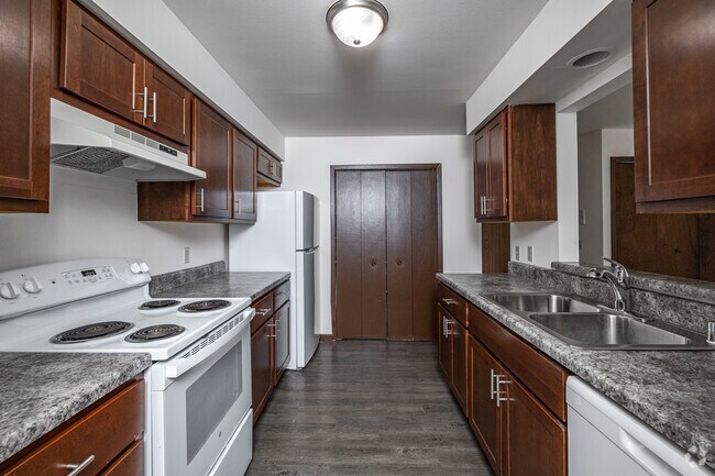 3 habitaciones, 2 baños - 1100 pies cuadrados - Cocina - School Street Apartments