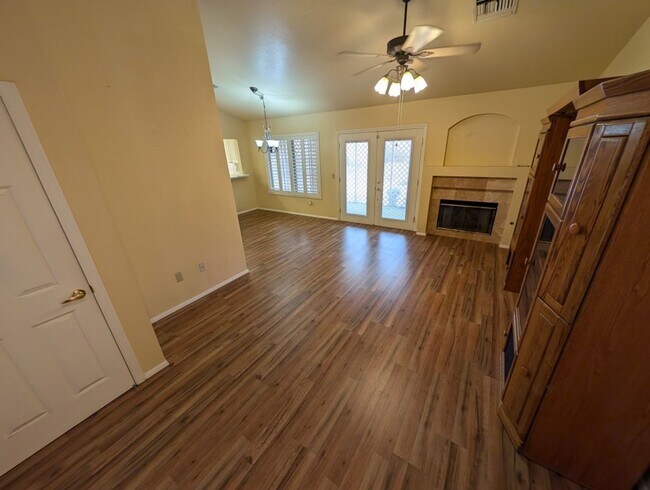 Foto del edificio - 2737 Tumble Brook Dr