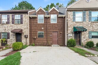 Building Photo - 904 Cedar Crest Dr