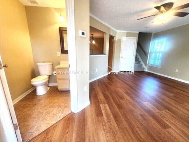 Foto del edificio - 5351 Regal Ct