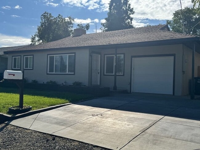 Building Photo - Recently Remodeled Home