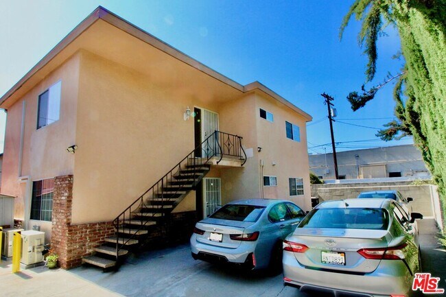 Foto del edificio - 1319 E California Ave