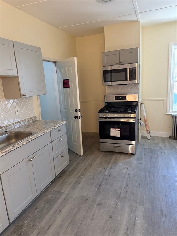 Foto del edificio - 564 Hyde Park Ave