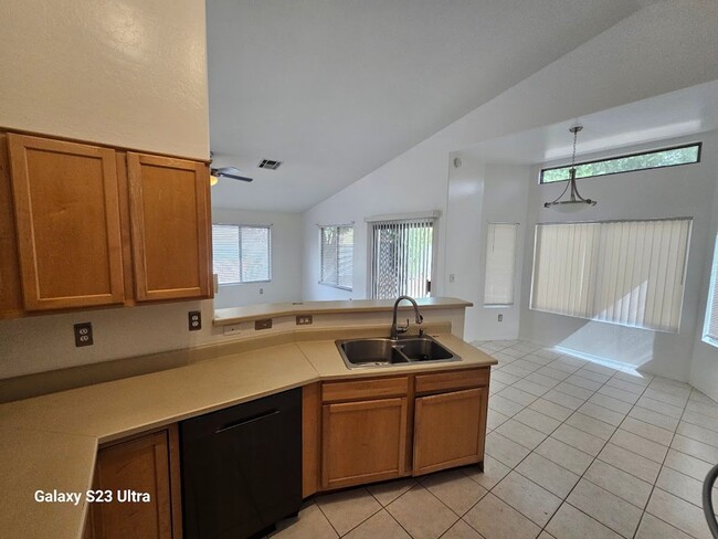 Foto del edificio - Impeccable 3 Bedroom POOL  home  GILBERT a...