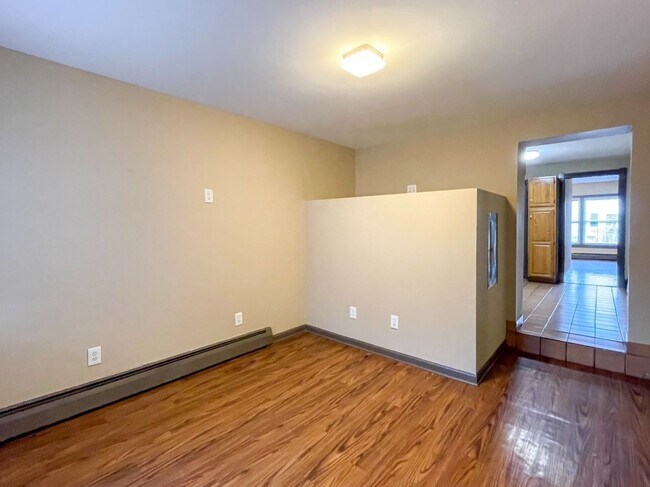 Building Photo - 3450 W Le Moyne St