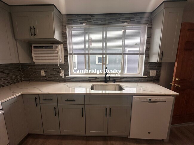 Building Photo - 255 Elm St