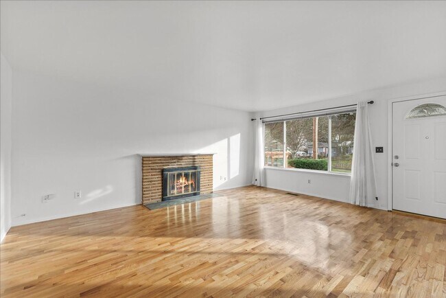 Foto del edificio - Bright and Updated Beacon Hill Rambler