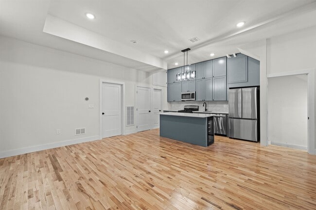Building Photo - 241 Palisade Ave