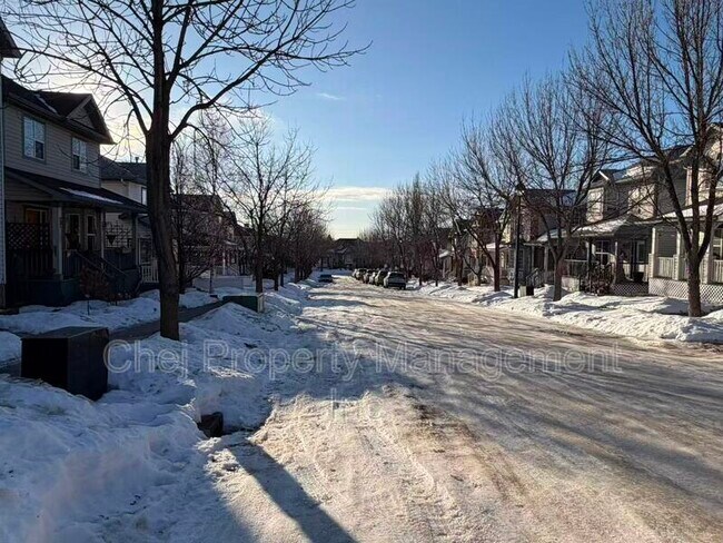 Photo du bâtiment - 1847 Tomlinson Crescent NW