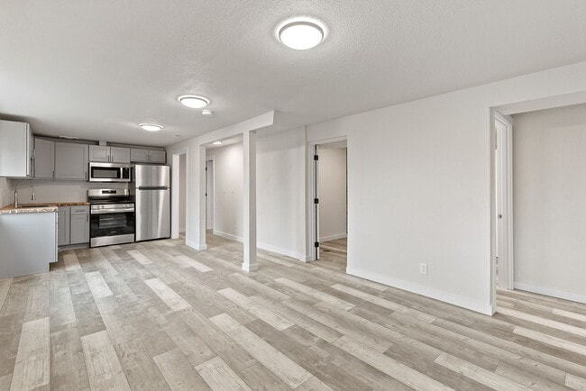 Building Photo - 460 N James Ave