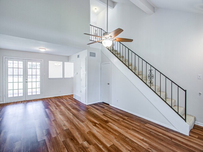 Foto del edificio - Beautifully Remodeled 2-Story Home with Primary Suite Downstairs – Move-In Ready!