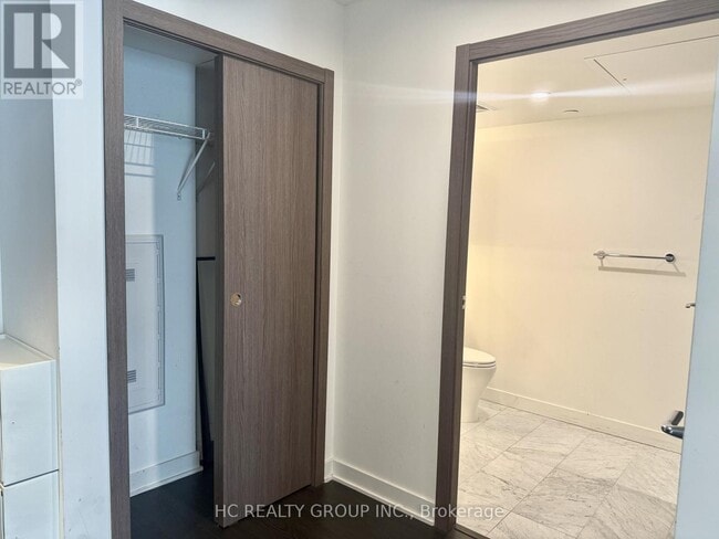 Photo du bâtiment - 17 Bathurst St