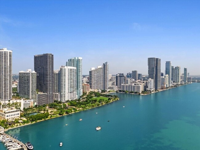 Foto del edificio - 488 NE 18th St