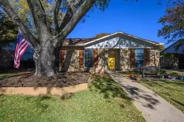 Primary Photo - 466 Willow Springs Dr